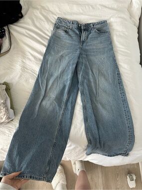 Divided Wide-Leg Jeans in Light Blue Denim